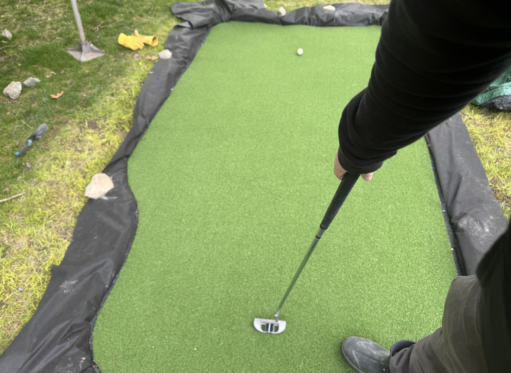 Test how your putting green surface rolls with e golf ball